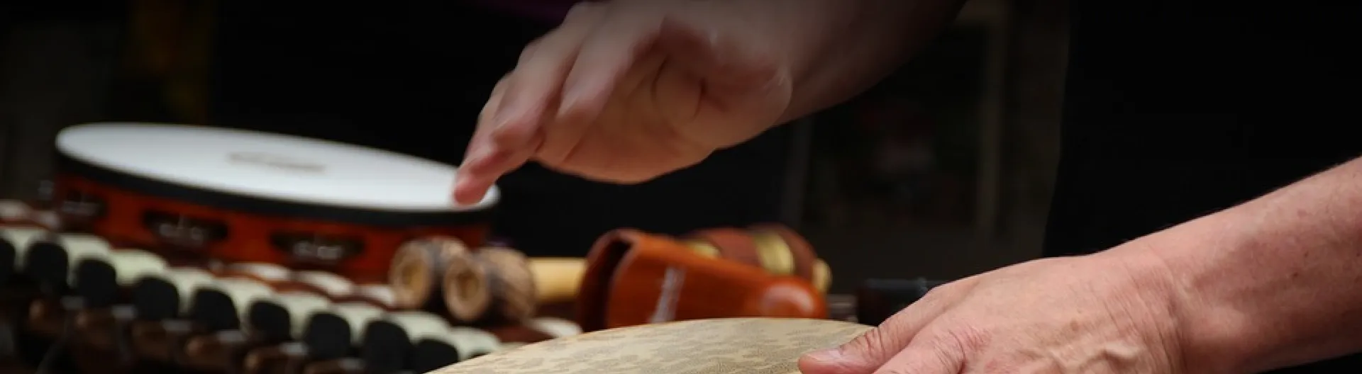 Teilnehmer bei einem kreativen Workshop in der TUFA Trier